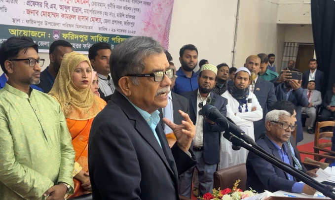 শিক্ষাকেন্দ্রগুলো রাজনীতিমুক্ত রাখতে হবে : শিক্ষা উপদেষ্টা
