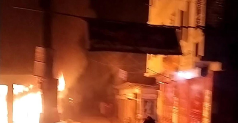 নোয়াখালীতে বিদ্যুতের শর্ট সার্কিটের আগুনে পুড়লো ৯ দোকান