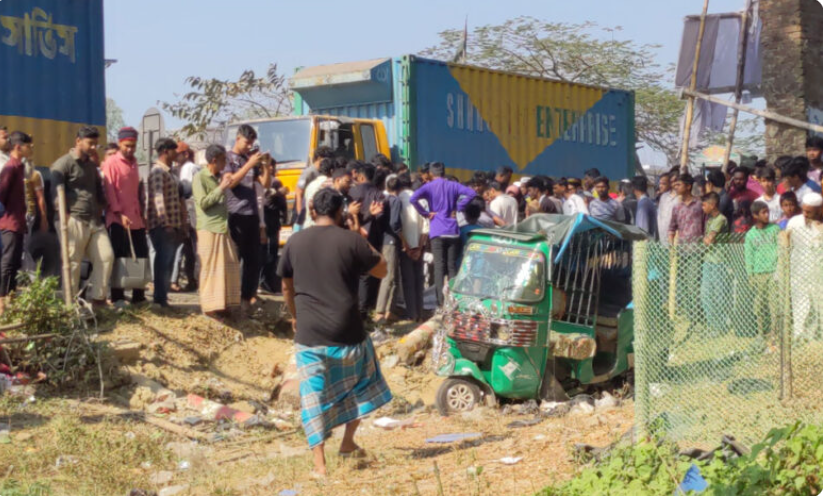 মিরসরাইয়ে ট্রাকের ধাক্কায় মাদ্রাসা শিক্ষার্থীসহ নিহত ২