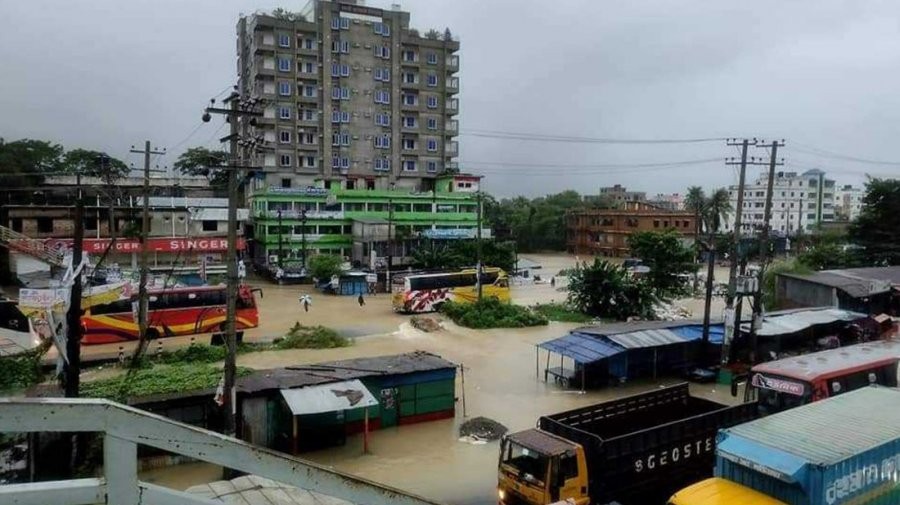 ঢাকা-চট্টগ্রাম মহাসড়কের কুমিল্লা অংশে হাঁটুপানি, বন্ধ যোগাযোগ