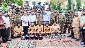 সেনাবাহিনীর অভিযানে  দেশীয় অস্ত্র-মদের বোতল উদ্ধার